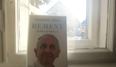 mindannyiunk-papaja-konyvajanlo-a-remenyhez