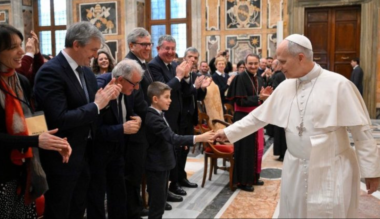 nyitott-szivvel-es-szemmel-vilagossag-a-hitben-leo-papa-gondolatai